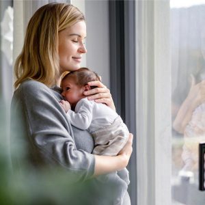 Nascite in Italia: oltre 100.000 da mamme over 35. Un terzo del totale